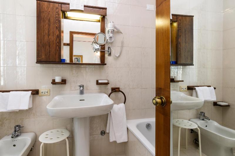 Triple Room image 2