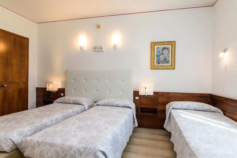 Triple Room image 4