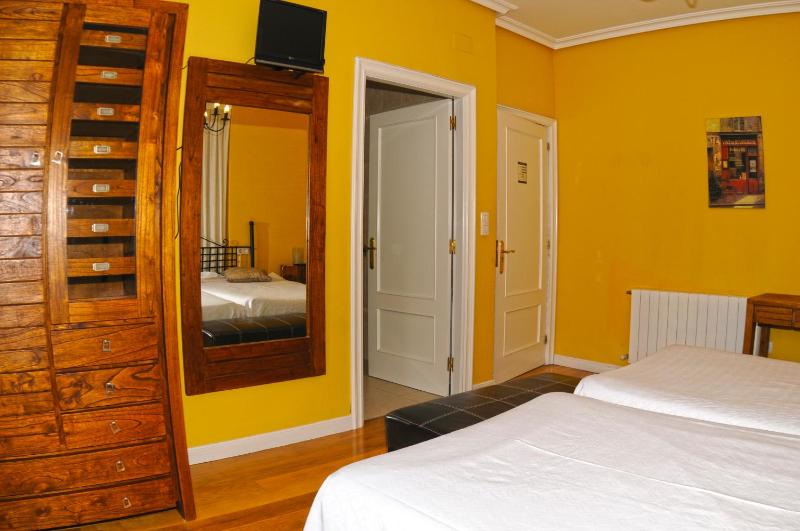 Double or Twin Room image 2