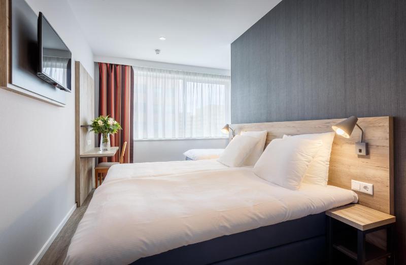 Deluxe Triple Room image 3