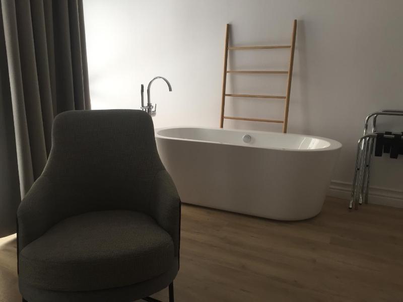 Deluxe Studio image 3