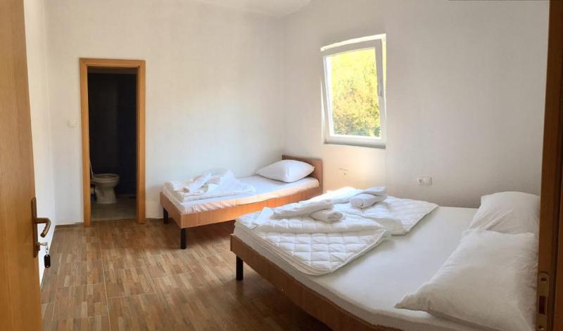 Classic Triple Room image 2