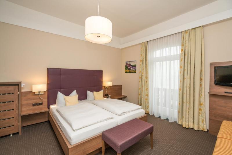 Comfort Double Room - Lake Side image 3