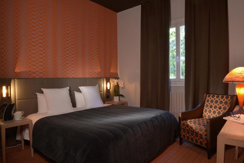 Grand Comfort Double Room image 4