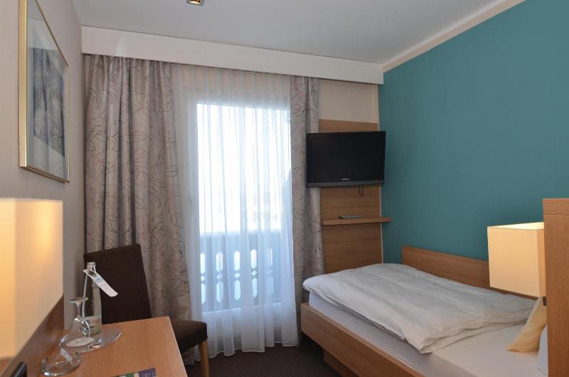 Single Room - Lake Side image 4