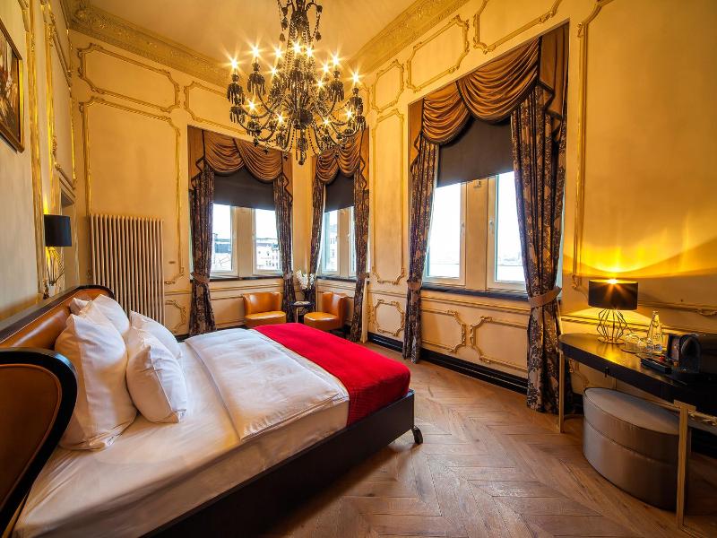 Suite with Sea View image 3