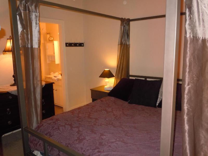 Two-Bedroom Cottage image 3