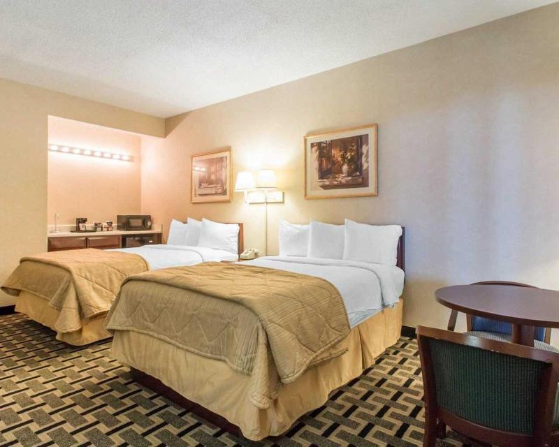 Double Room with Two Double Beds - Smoking image 3