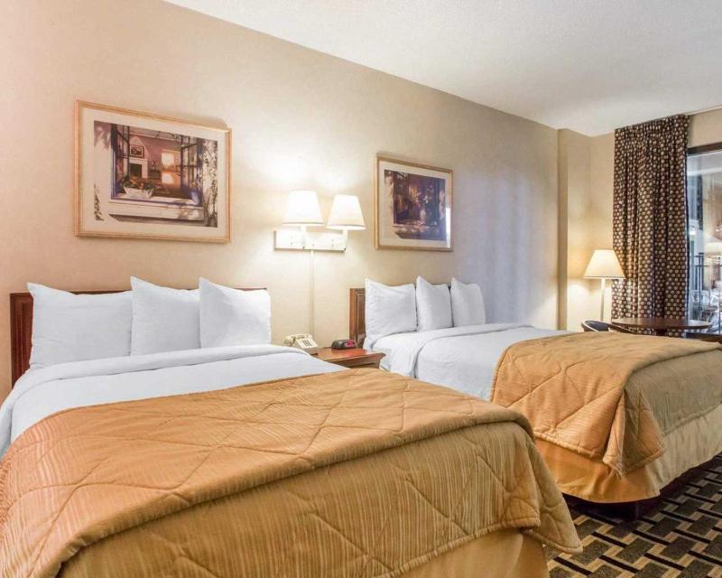 Double Room with Two Double Beds - Smoking image 4