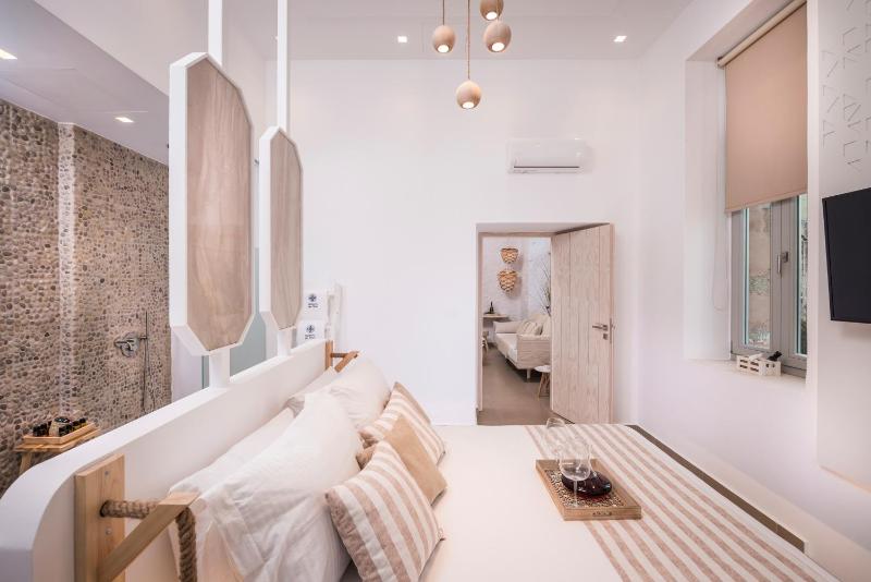Suite with Sea View - Balcony image 2