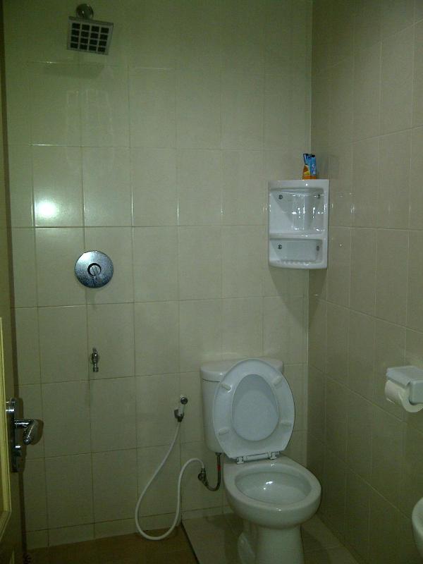 Ndalem Suratin Guesthouse - image 13