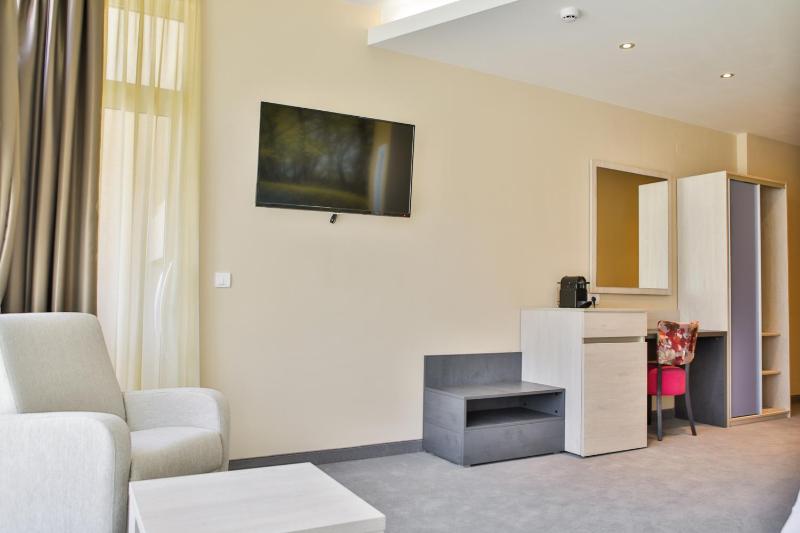 Double Room with Patio image 2