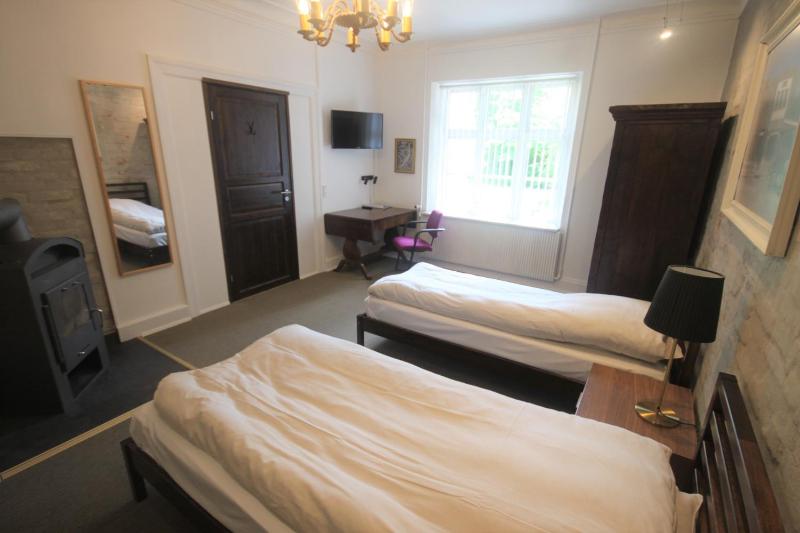 Standard Double Room with Shared Bathroom image 4