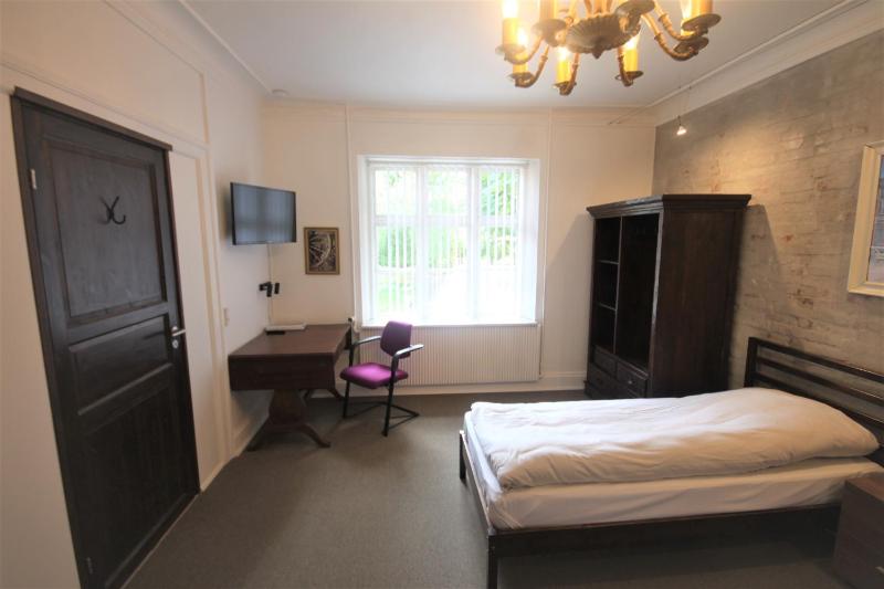 Standard Double Room with Shared Bathroom image 2
