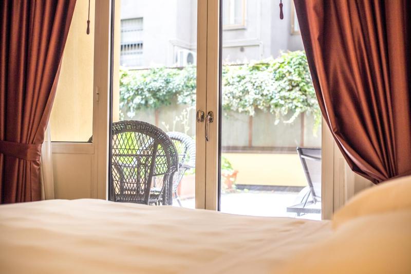 Comfort King Room with Terrace image 3