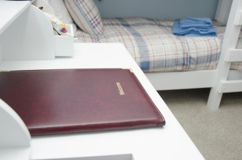 6-Bed Mixed Dormitory Room image 1