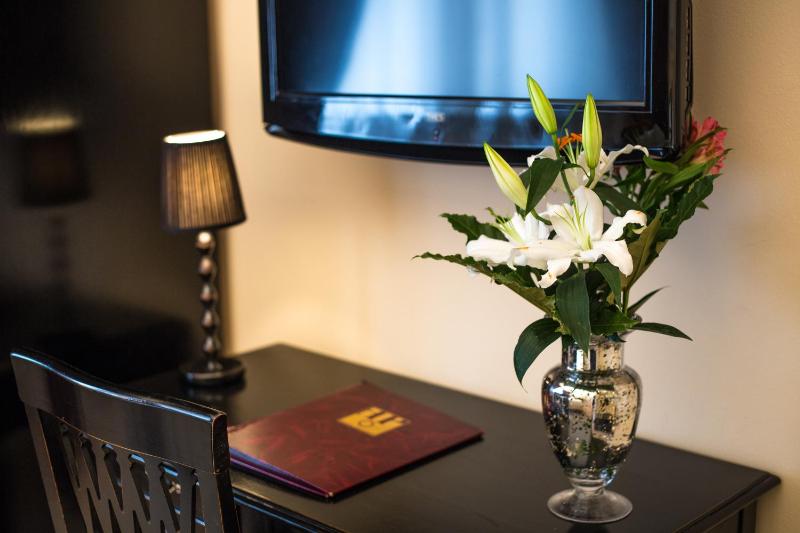 Classic Twin Room image 3