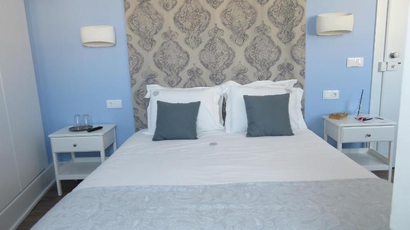 Deluxe Double Room image 2