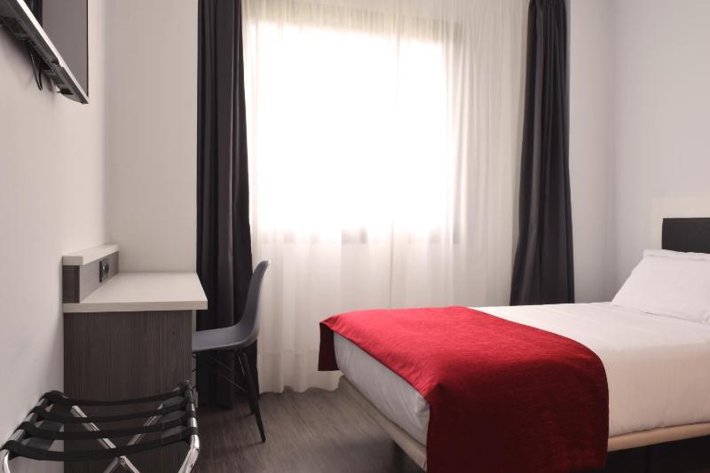Single Room image 4