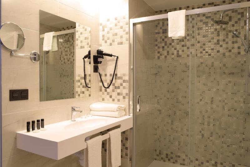Double or Twin Room image 2