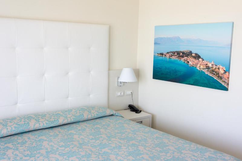 Hotel Holiday - image 14