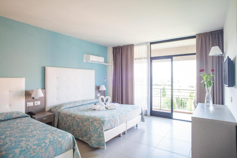 Hotel Holiday - image 21