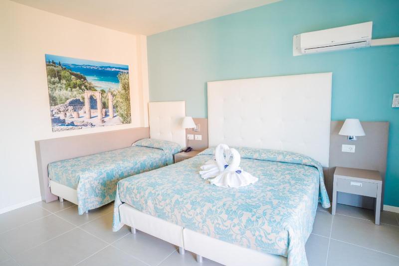 Hotel Holiday - image 7
