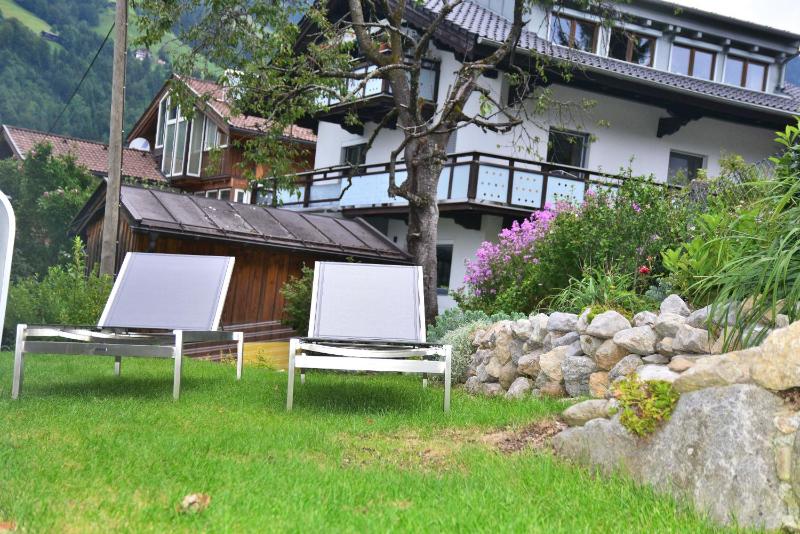 Apartment with Mountain View-Charm image 3
