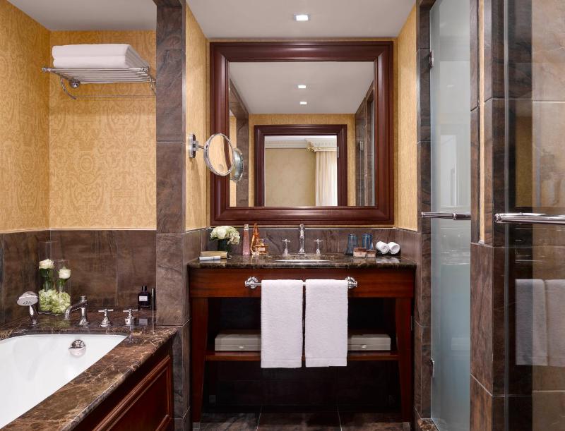 Deluxe Double Room image 2