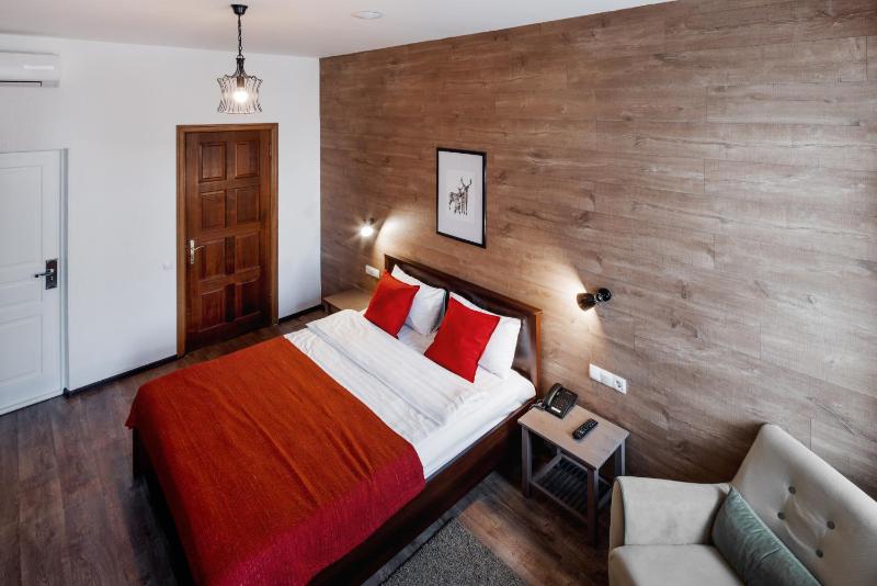 Standard Double Room image 3