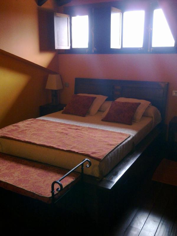 Double or Twin Room image 4