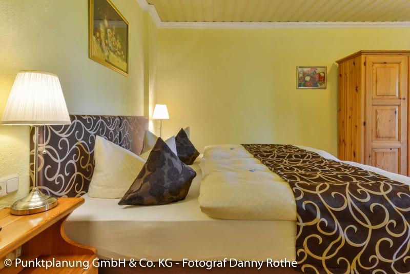 Double Room image 3
