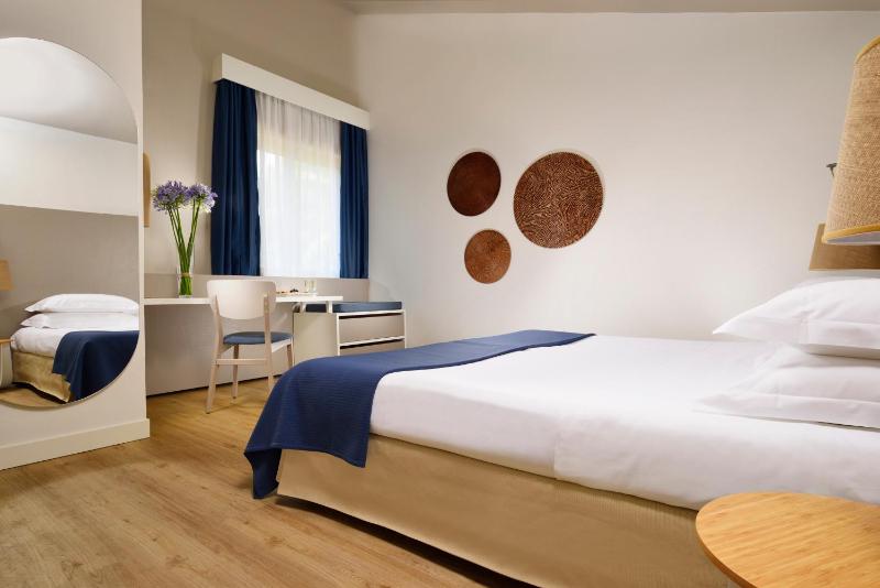 Superior Double Room (2 Adults + 2 Children)- Detached Villa  image 3