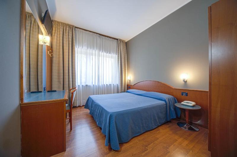 Double or Twin Room image 4