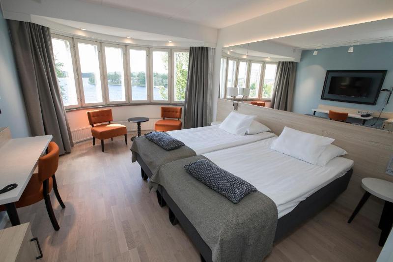 Standard Twin Room image 1