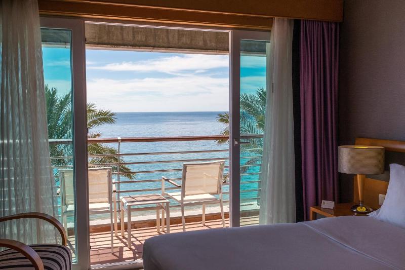 Double or Twin Room with Sea View image 3