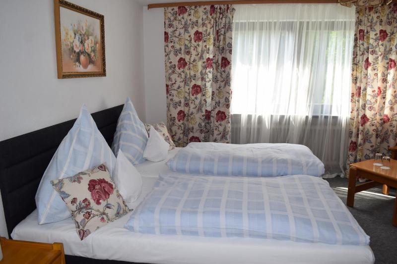 Deluxe Double Room with Balcony image 2