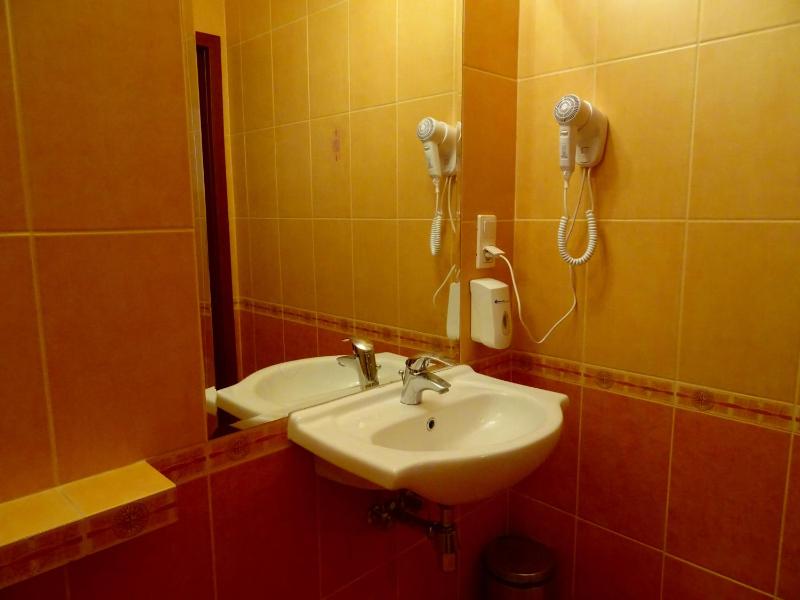 Comfort Triple Room image 4