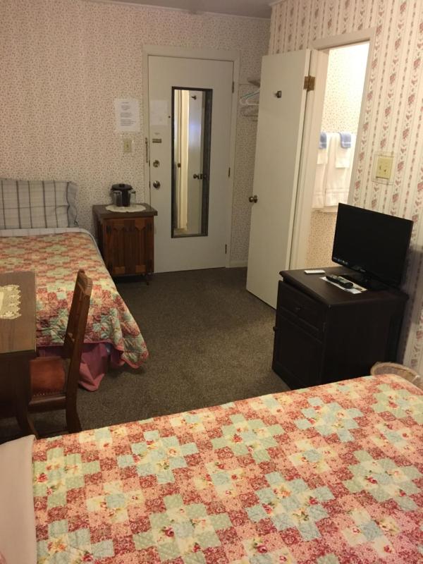 Double or Twin Room image 2