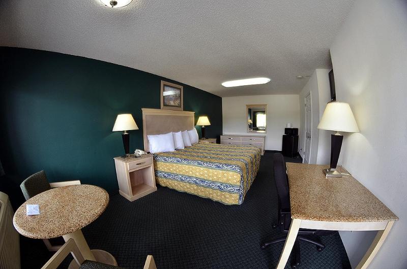 Standard King Room image 1