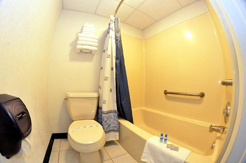 Double Queen Room with Two Queen Beds image 3