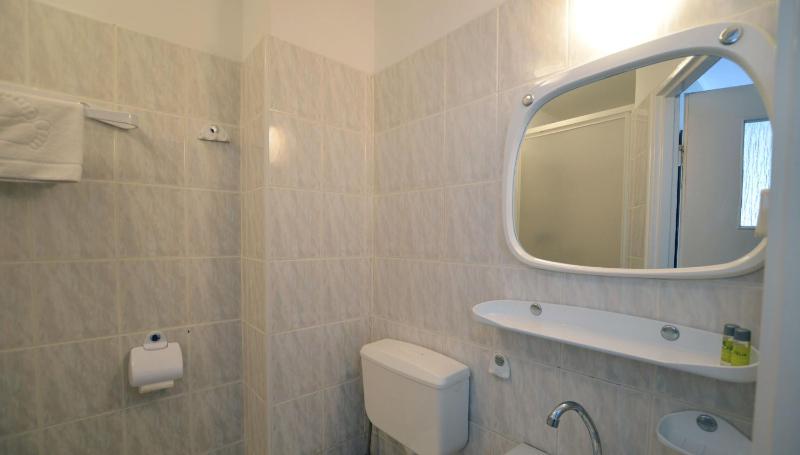 Double Room image 4