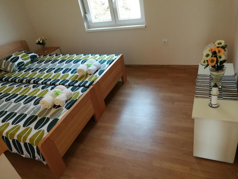 One-Bedroom Apartment image 3