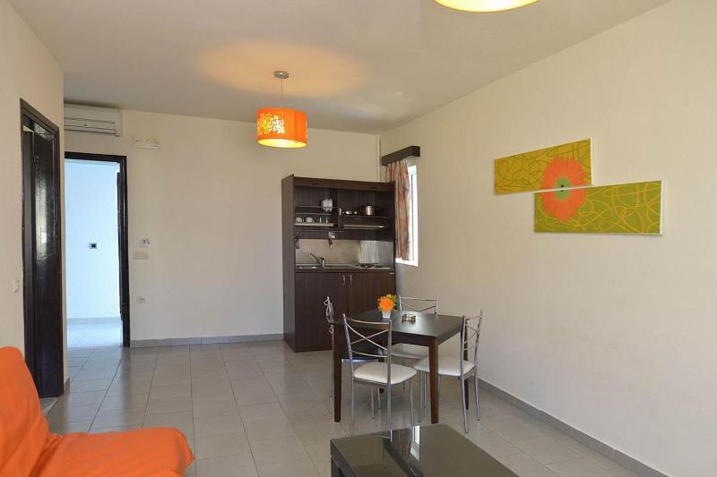 Ialysos City Hotel - image 12