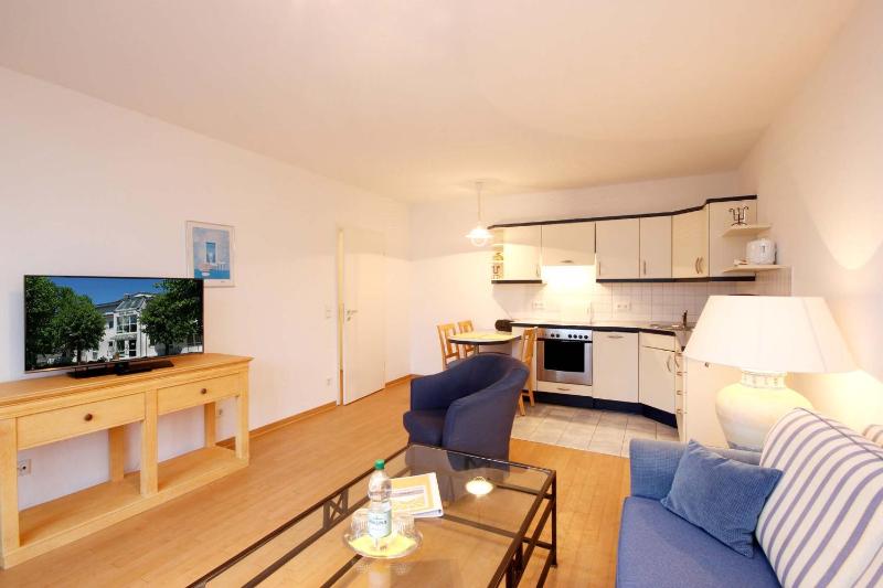 One-Bedroom Apartment 24RB16 image 1