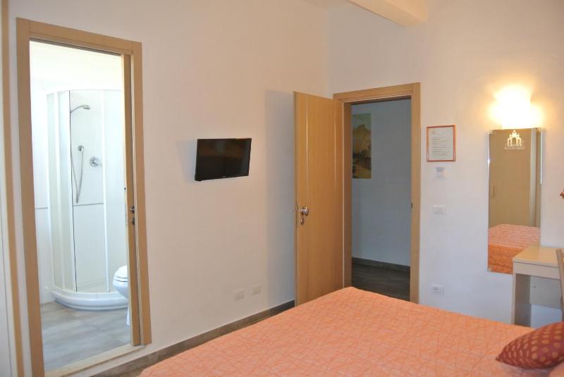Double Room image 2