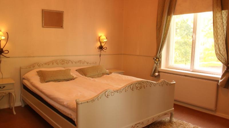 Manor Double Room image 4