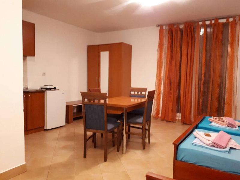 Studio Apartment image 2