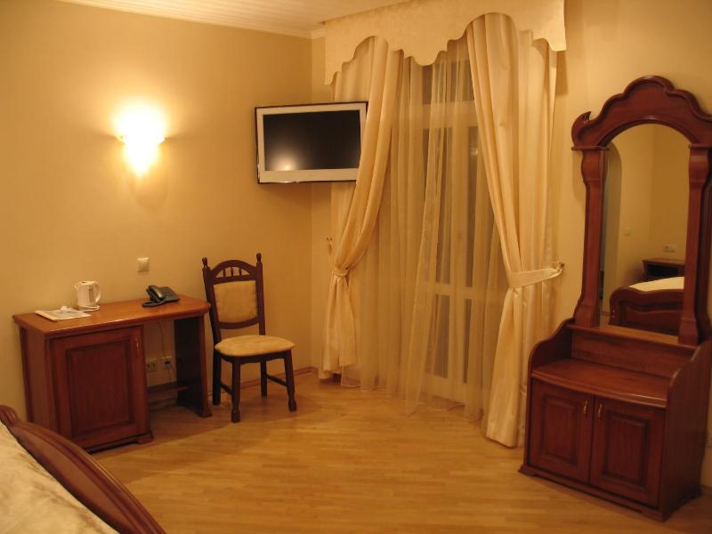 One-Bedroom Suite image 4