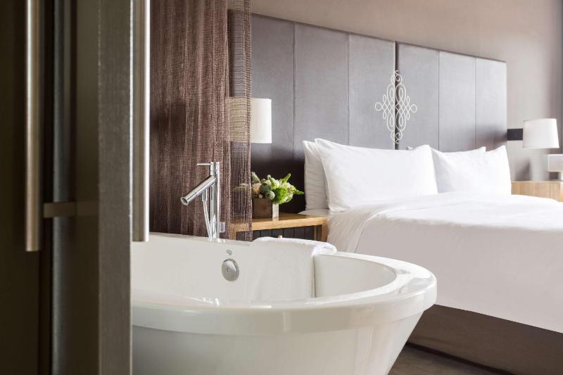 Junior Suite image 3
